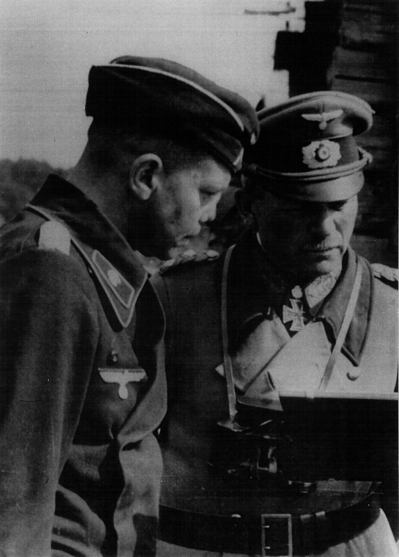 Гейнц Гудериан и полковник Генрих Эбербах у карты. 1941 г.