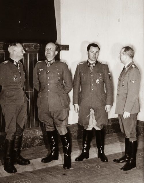 Герберт Гилле, Теобальд Гельмут, Леон Дегрель и Отто Дитрих после награждения. 1944 г.