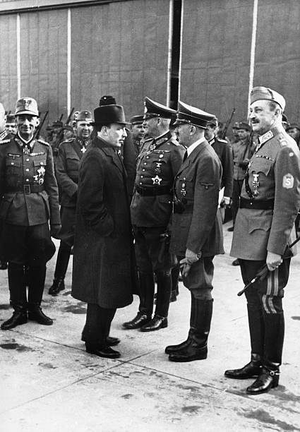 Эдуард Дитль, маршал Маннергейм, президент Рюти и Адольф Гитлер. Финляндия. 1942 г. 