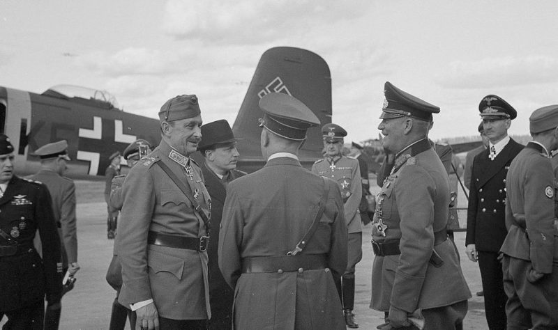 Эдуард Дитль, маршал Маннергейм, президент Рюти и Адольф Гитлер. Финляндия. 1942 г.