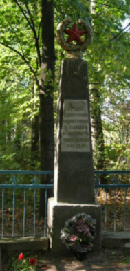 д. Исакова Буда Чаусского р-на. Братская могила на сельском кладбище.