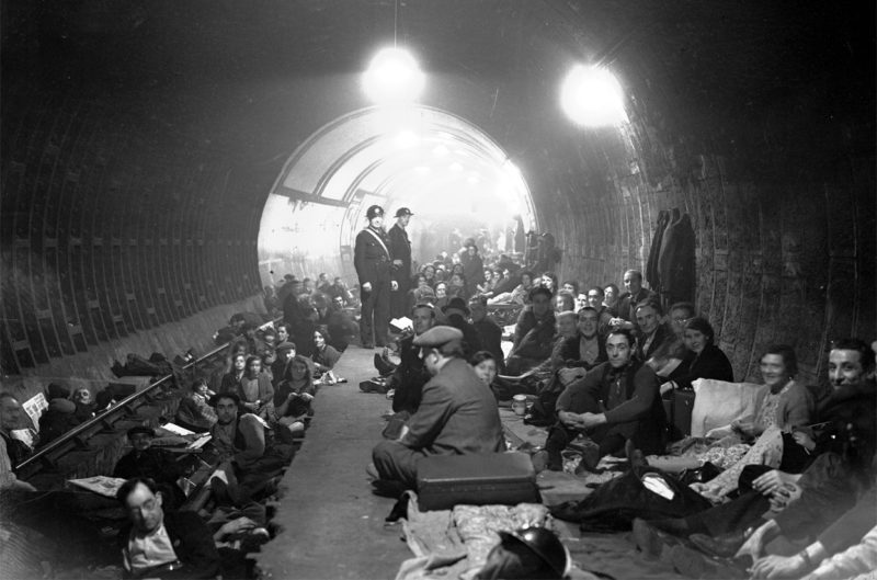 Станция метро «Aldwych» во время налета. 8 октября 1940 г.