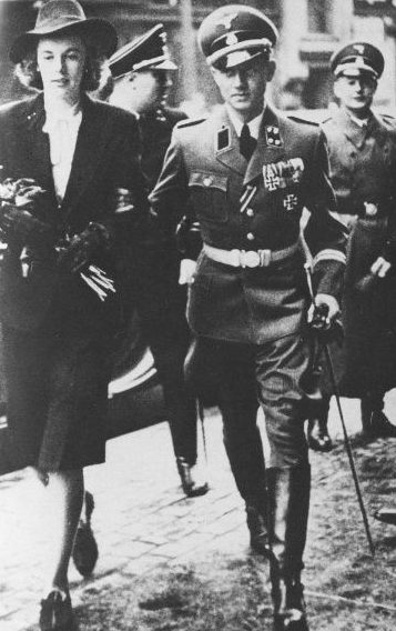 Вальтер Шелленберг с женой. 1942 г.
