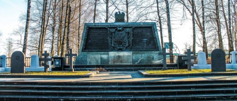 д. Ленино Горецкого р-на. Польское военное кладбище с памятной плитой, которая была установлена в 1968 году.