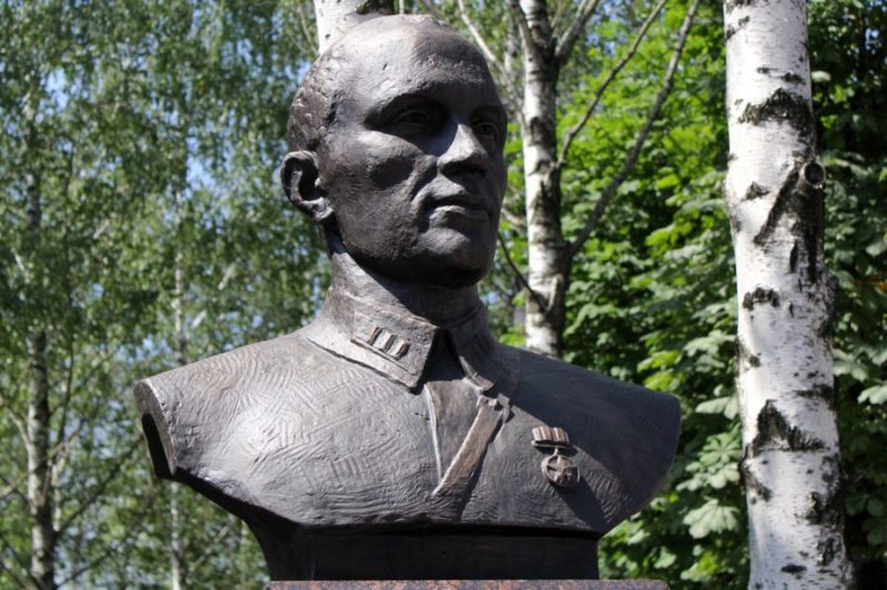 г. Могилев. Бюст полковнику С.Ф. Кутепову – командиру 388-го стрелкового корпуса, герою обороны города.