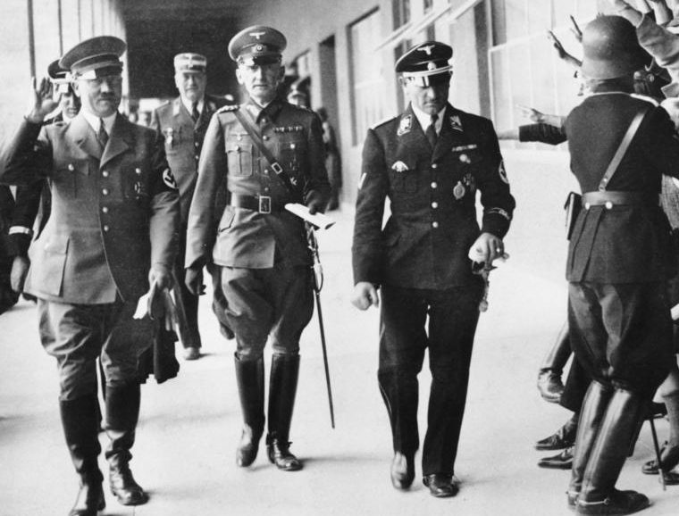 Эрвин фон Вицлебен и Адольф Гитлер. 1936 г.