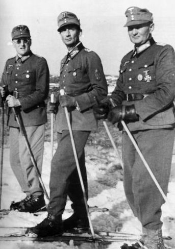 Эдуард Дитль, Фердинанд Шёрнер и Георг Хенгл на лыжах. 1942 г.