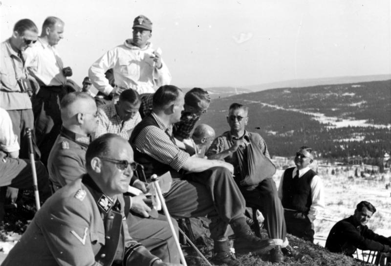 Йозеф Тербовен и Курт Далюге на базе горных егерей.1942 г.
