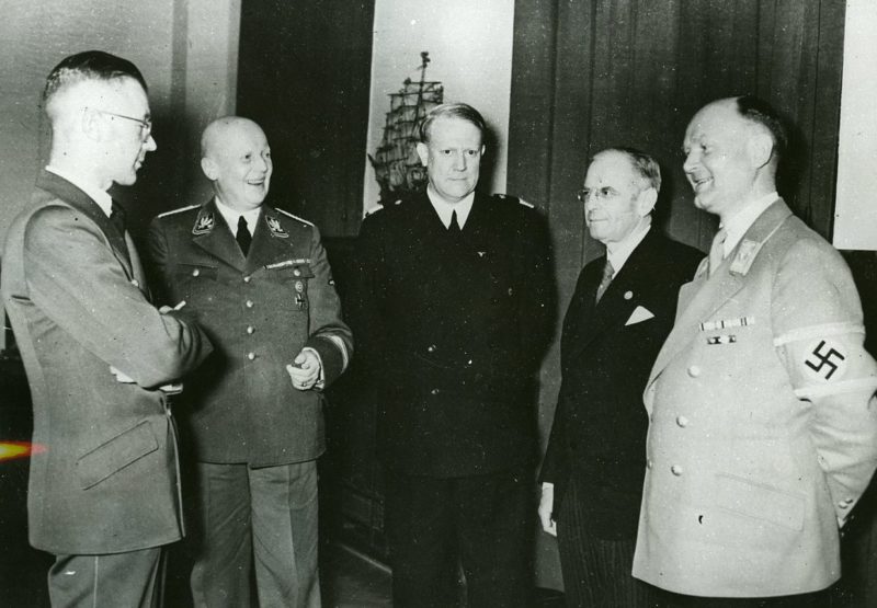 Ганс Ламмерс с норвежской делегацией. 1942 г.