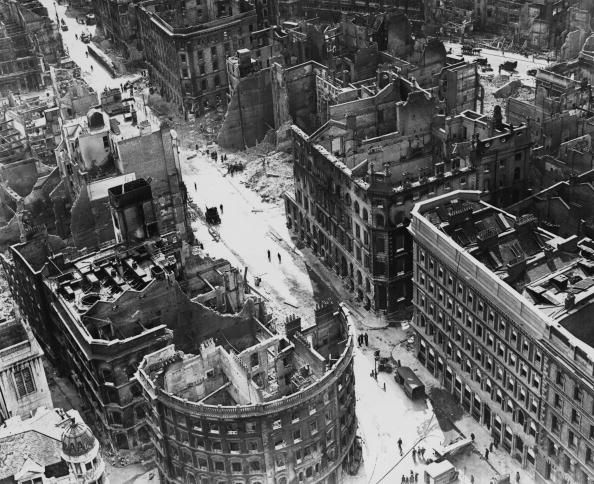 Поврежденные здания на Кэннон-стрит. 29 мая 1941 г. 