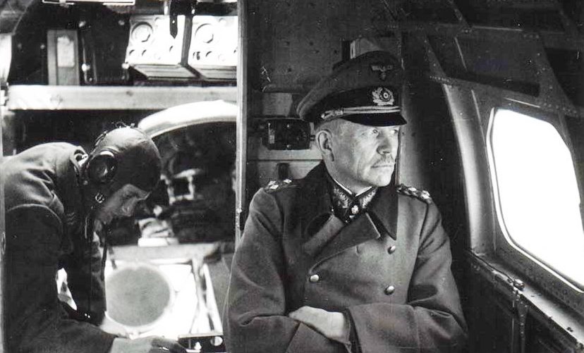 Гейнц Гудериан в самолете. 1943 г.