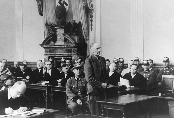 Эрвин фон Вицлебен на нацистском суде. 1944 г.