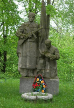д. Красница Чаусского р-на. Братская могила на сельском кладбище, в которой похоронено 40 воинов.