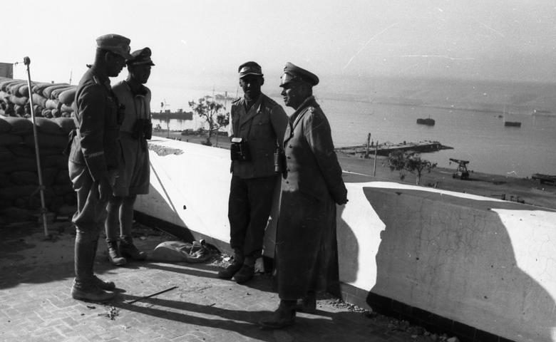 Фриц Байерлейн и Эрвина Роммеля. Тобрук. 1942 г.