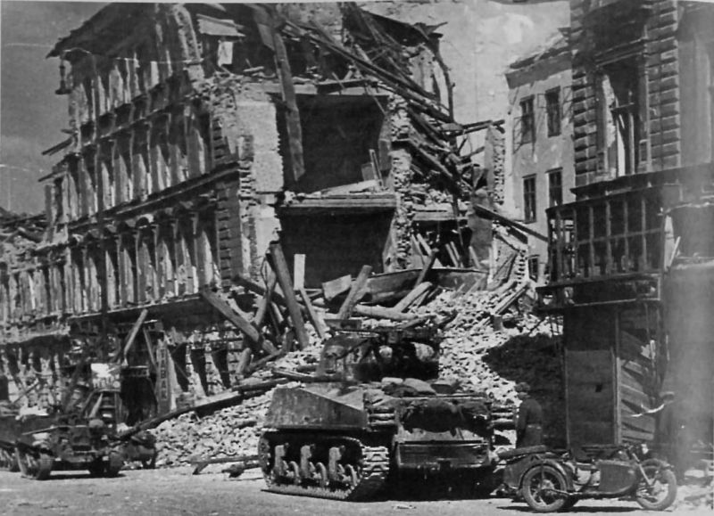 Разрушения в городе. Весна 1945 г.