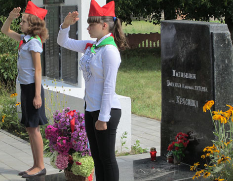 д. Красница Чаусского р-на. Мемориальный комплекс в память о заживо сожженных 857 мирных жителях 17 июля 1942 года.