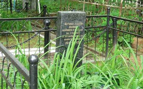 г. Могилев. Памятник на Машековском кладбище установлен в 1965 году на братской могиле, в которой похоронено 8 советских воинов, погибших в годы войны. 