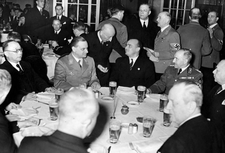 Эрнст Розенберг навстрече с дипломатами. Берлин. 1939 г.