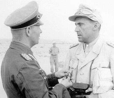 Фриц Байерлейн получает Немецкий крест в золоте. 1942 г.