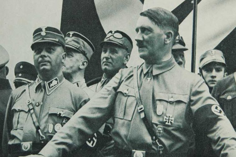 Вильгельм Шепман и Адольф Гитлер. 1933 г.