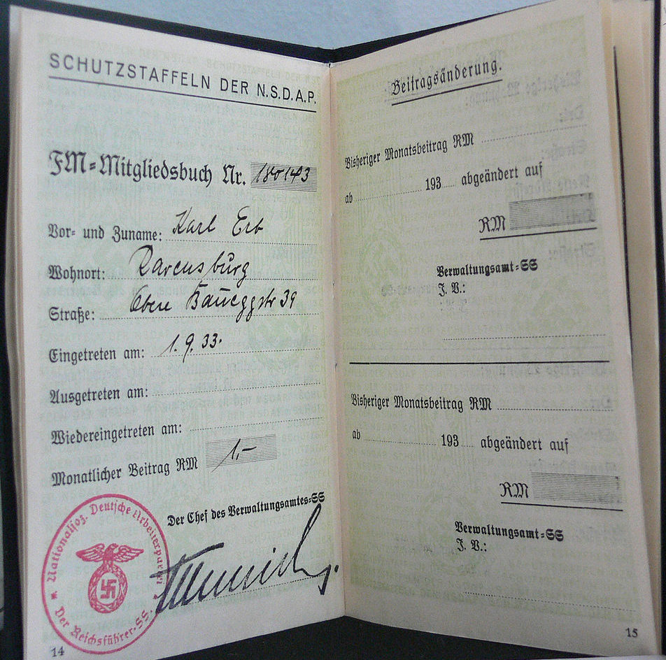 Членская книжка вспомогательной службы СС «Fördernden Mitglieds der SS». 