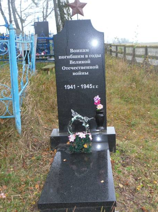 д. Акуленцы Могилевского р-на. Братская могила на сельском кладбище, в которой захоронено 2 воина.