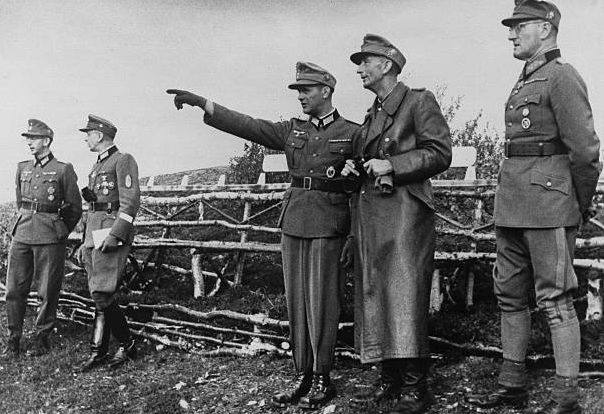 Эдуард Дитль и Фердинанд Шёрнер. Финляндия. 1943 г.