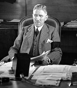 Франц фон Папен в рабочем кабинете. 1932 г.