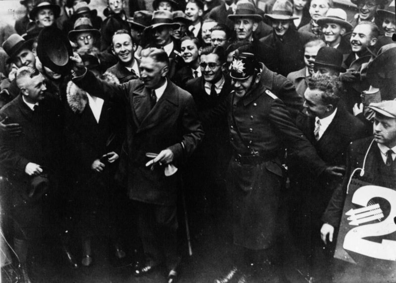 Франц фон Папен вовремя встречи с избирателями. 1932 г.