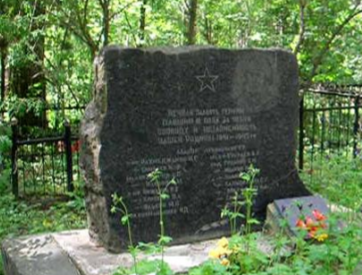 д. Пилещено Чаусского р-на. Братская могила на сельском кладбище, в которой захоронено 26 воинов.