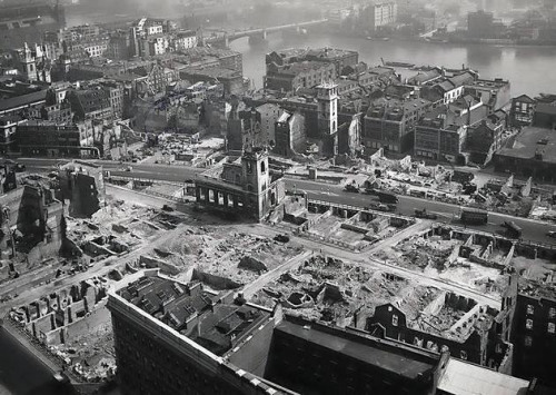 Вид на руины из Собора Святого Павла. 1942 г.