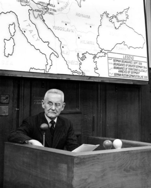 Франц Гальдер на Нюрнбергском процессе. 1945 г.
