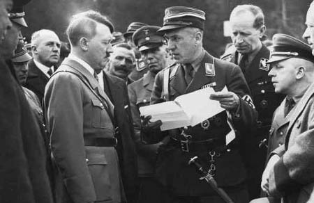 Фриц Тодт и Адольф Гитлер. 1940 г.