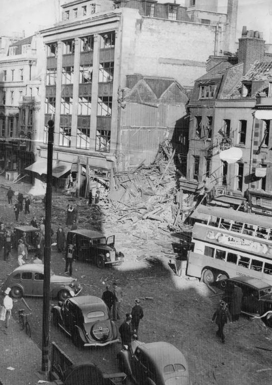 Улицы после бомбардировки. 5 декабря, 1940 г.