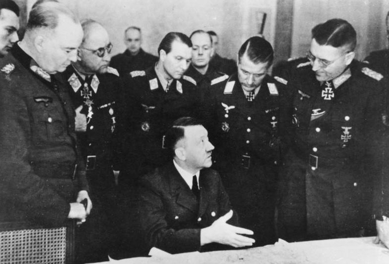 Теодор Буссе на совещании у фюрера. 1945 г.
