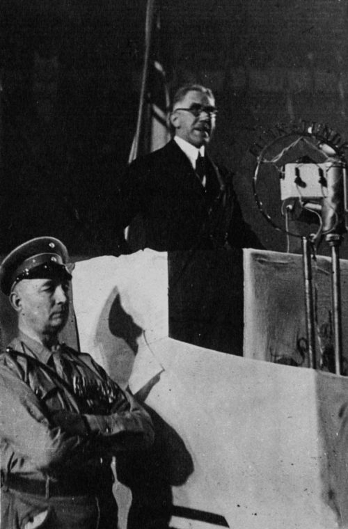 Франц фон Папен во время избиральной кампании. 1933 г.
