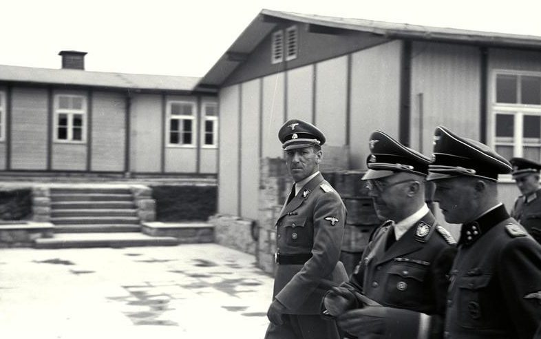 Эрнст Кальтербруннер сопровождает Гиммлера во время инспектирования концлагеря Маутхаузене. 1941 г.