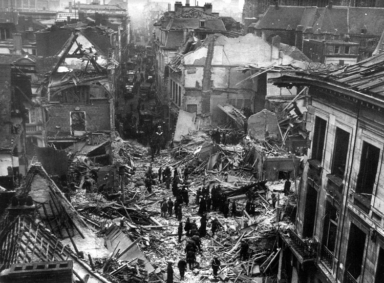 Взрыв ракеты ФАУ-1. 13 июня 1944 г. 
