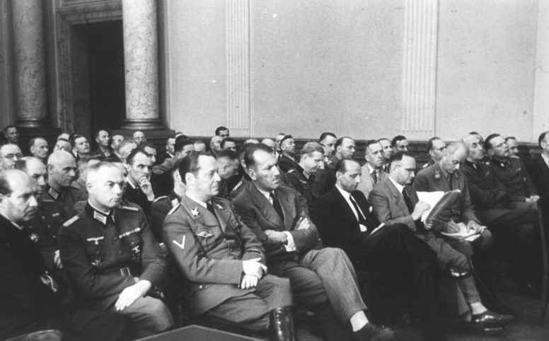 Эрнст Кальтербруннер на совещании. 1944 г.
