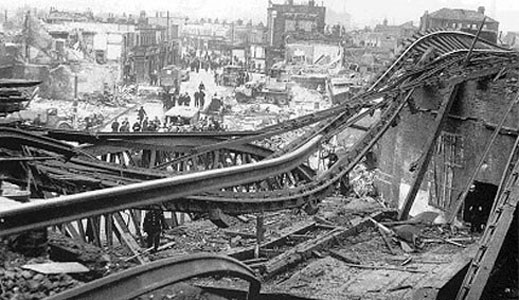 Железнодорожный мост в Южном Лондоне уничтоженный ракетой ФАУ-2. 5 ноября 1944 г.