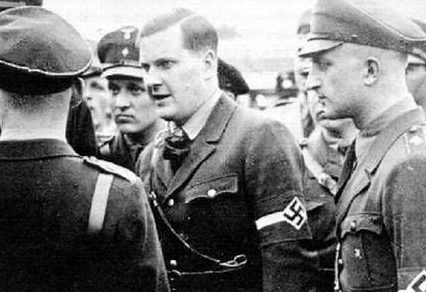 Бальдур Ширах беседует с лидерами «Гитлерюгенд». 1938 г.