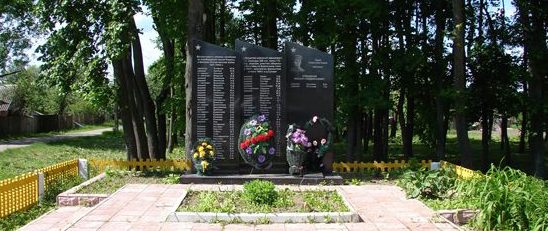 д. Сухари Чауского р-на. Памятник погибшим односельчанам.