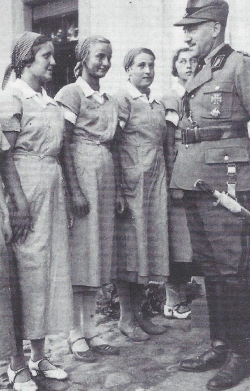 Константин Хирль с членами национальной службы труда. 1939 г.
