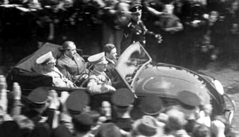 Роберт Лей, Фердинанд Порше его сын Ферри Порше и Адольф Гитлер. 1939 г.