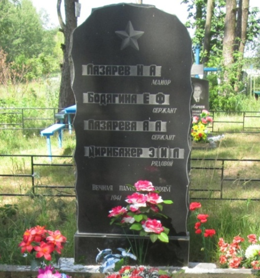 д. Течки Могилевского р-на. Братская могила, в которой захоронено 5 воинов.