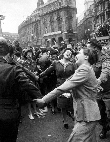 День Победы в Лондоне. 8 мая 1945 г.