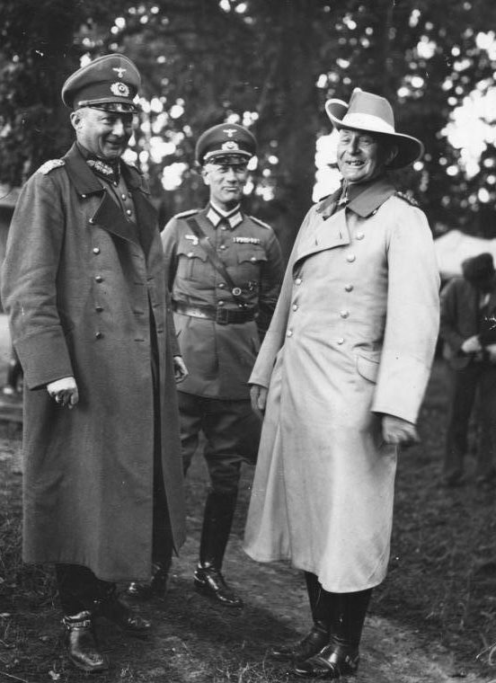 Ганс Клюге и фон Леттов-Форбек. 1935 г. 
