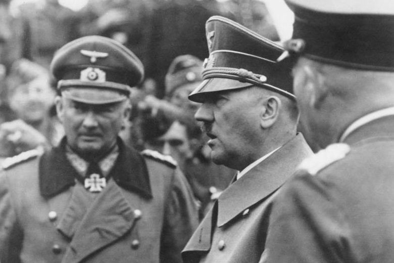 Ганс Клюге и Адольф Гитлер. Франция. 1940 г.