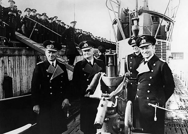 Эрих Редер на борту подводной лодки U-47. 1939 г.