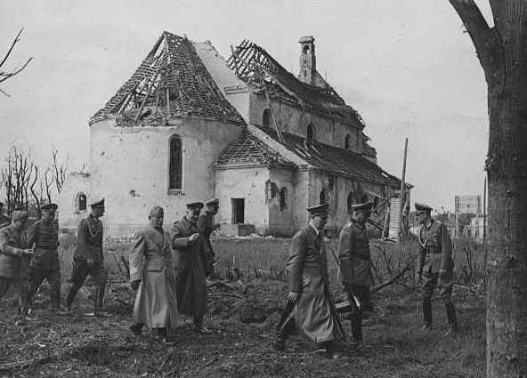 Ганс Клюге, Адольф Гитлер и Вильгельм Кейтель в районе Брест-Литовска. 1941 г. 